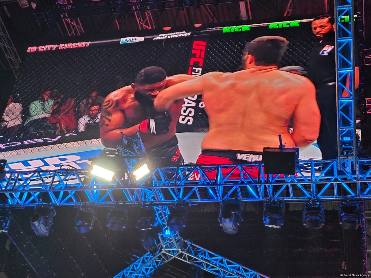 UFC Fight Night: Определился победитель основного карда в тяжелом весе между бойцами США и России (ФОТО)