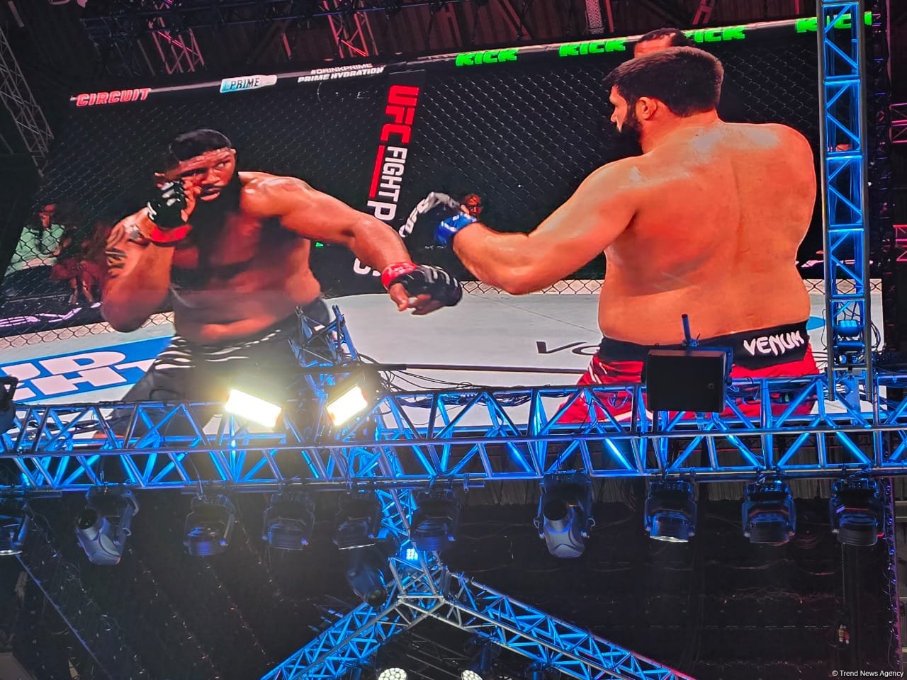 UFC Fight Night: Определился победитель основного карда в тяжелом весе между бойцами США и России (ФОТО)