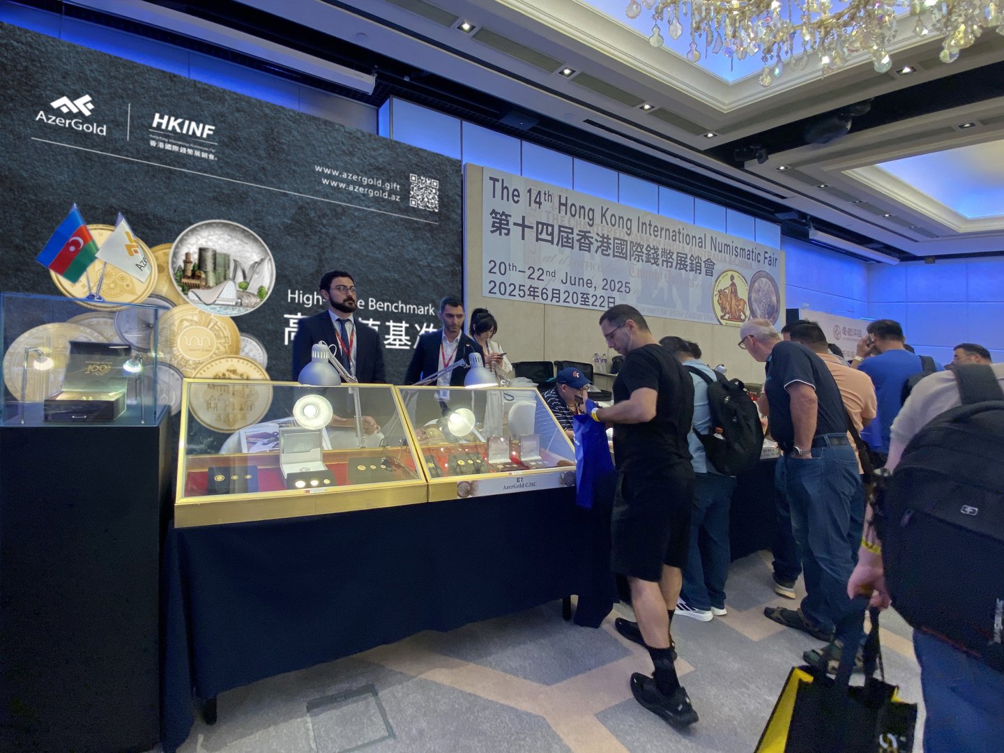 Монеты ЗАО “AzerGold” представлены на Гонконгской международной нумизматической выставке (ФОТО)
