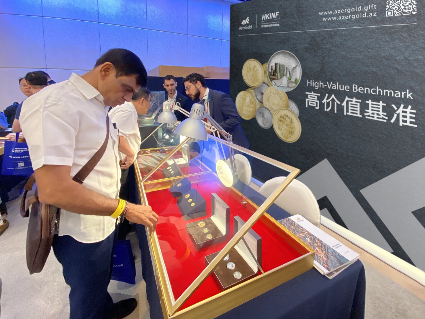 Монеты ЗАО “AzerGold” представлены на Гонконгской международной нумизматической выставке (ФОТО)