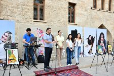 В старинной части Баку прошло дефиле с участием домашних животных (ФОТО)