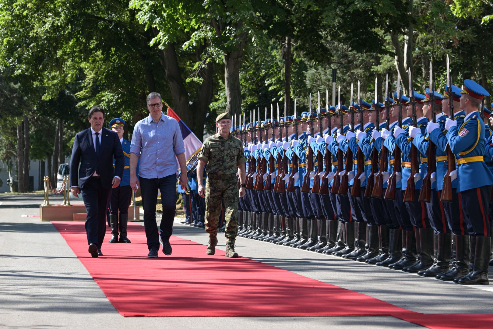 Serbia’s president announces elephantine military parade ever (PHOTO)