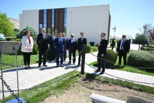 Президент Ильхам Алиев посмотрел участок, куда упала ракета, выпущенная Арменией по ТЭС "Азербайджан" во время Отечественной войны (ФОТО)