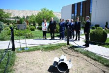 Президент Ильхам Алиев посмотрел участок, куда упала ракета, выпущенная Арменией по ТЭС "Азербайджан" во время Отечественной войны (ФОТО)