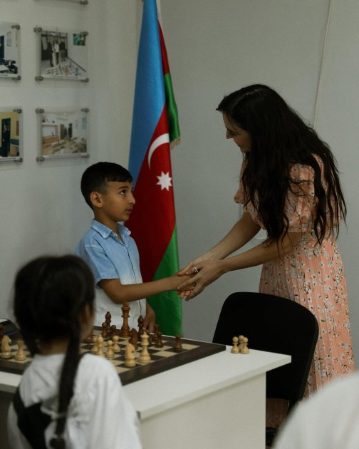 Вице-президент Фонда Гейдара Алиева Лейла Алиева и руководитель Баку Медиа Центра Арзу Алиева приняли участие в открытии Детско-юношеской спортивно-шахматной школы в Хызы (ФОТО)