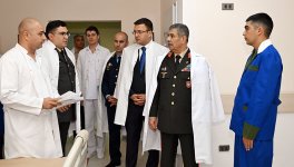 В День Вооруженных сил Азербайджана руководство Минобороны посетило госпиталь (ФОТО)