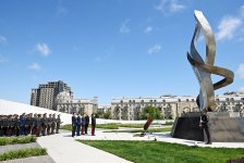 Руководство Минобороны Азербайджана посетило могилу общенационального лидера Гейдара Алиева и Парк Победы (ФОТО)