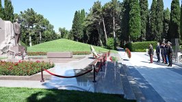 Руководство Минобороны Азербайджана посетило могилу общенационального лидера Гейдара Алиева и Парк Победы (ФОТО)