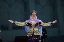 К 80-летию Амалии Панаховой: Хуршидбану Натаван в центре духовной жизни Карабаха (ФОТО)