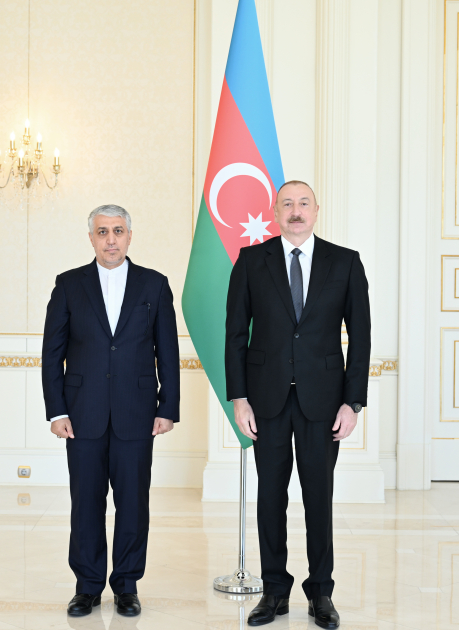 Президент Ильхам Алиев принял верительные грамоты новоназначенного посла Ирана  (ФОТО)