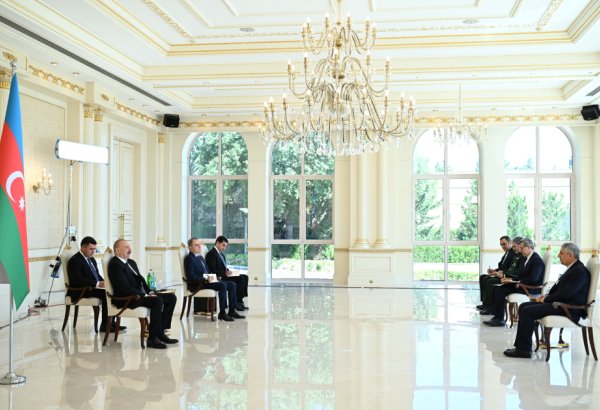 Президент Ильхам Алиев принял верительные грамоты новоназначенного посла Ирана (ФОТО/ВИДЕО)