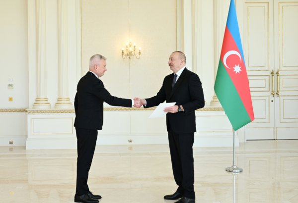 Президент Ильхам Алиев принял верительные грамоты новоназначенного посла Польши  (ФОТО/ВИДЕО)