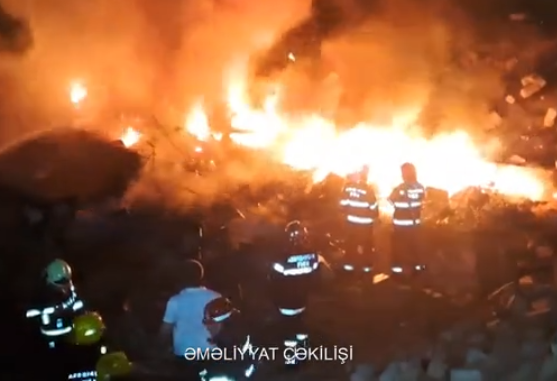 МЧС опубликовало кадры тушения пожара на территории киностудии в Баку (ВИДЕО)
