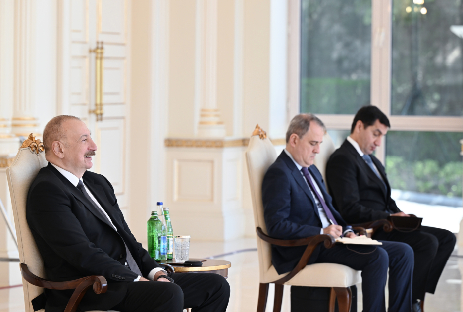 Президент Ильхам Алиев принял верительные грамоты новоназначенного посла Судана  (ФОТО/ВИДЕО)