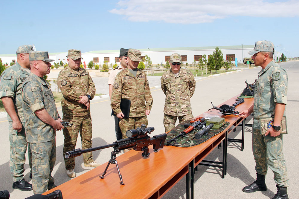 Военная делегация Казахстана ознакомилась с применением стандартов НАТО в армии Азербайджана (ФОТО)