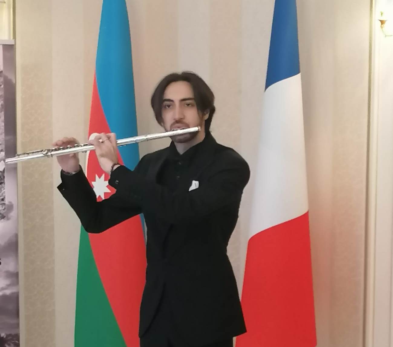 Азербайджанский музыкант стал победителем Miclot International Music Competition во Франции (ВИДЕО)