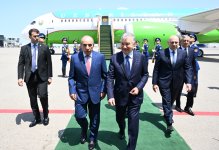 Президент Узбекистана прибыл с государственным визитом в Азербайджан (ФОТО)