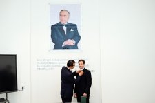 Министр культуры Узбекистана наградил азербайджанского музыканта медалью "Культурный посол" (ФОТО)