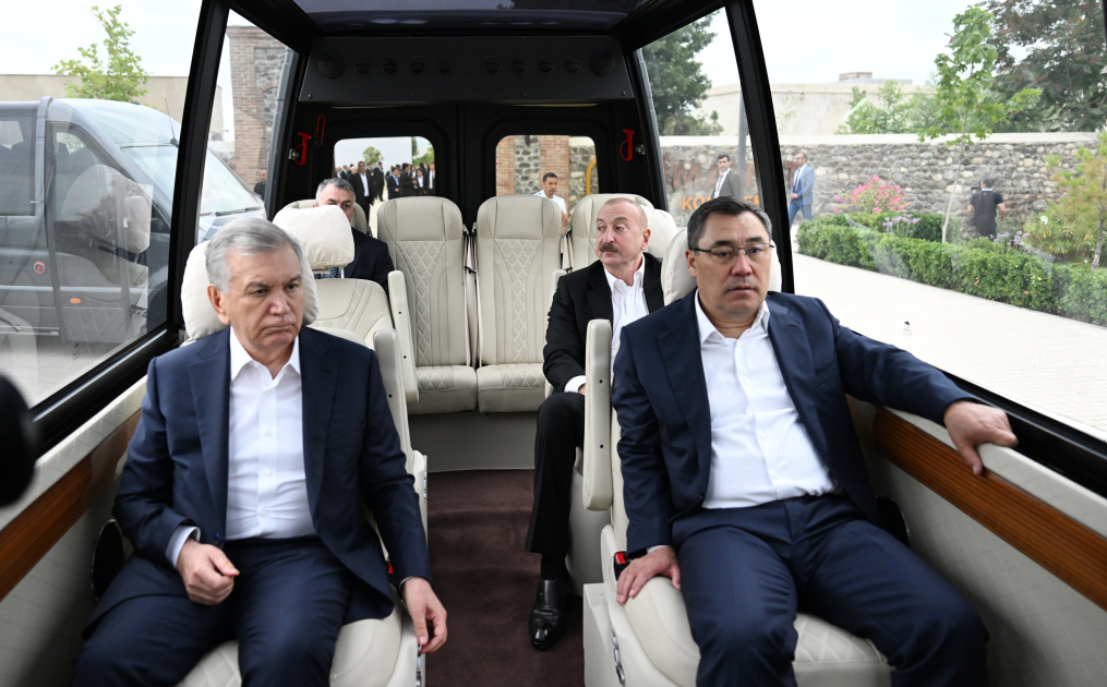 President Ilham Aliyev and ECO Summit participants watch "Victory" show of Karabakh horses at "Imarat" Complex in Aghdam (PHOTO/VIDEO)