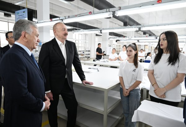 Президент Ильхам Алиев и Президент Шавкат Мирзиёев ознакомились с деятельностью швейной фабрики Businesstex JV в Ханкенди (ФОТО/ВИДЕО)