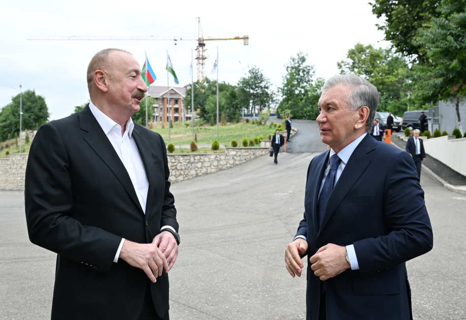 Президент Ильхам Алиев и Президент Шавкат Мирзиёев ознакомились с деятельностью швейной фабрики Businesstex JV в Ханкенди (ФОТО/ВИДЕО)
