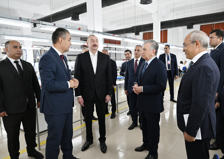 Президент Ильхам Алиев и Президент Шавкат Мирзиёев ознакомились с деятельностью швейной фабрики Businesstex JV в Ханкенди (ФОТО/ВИДЕО)