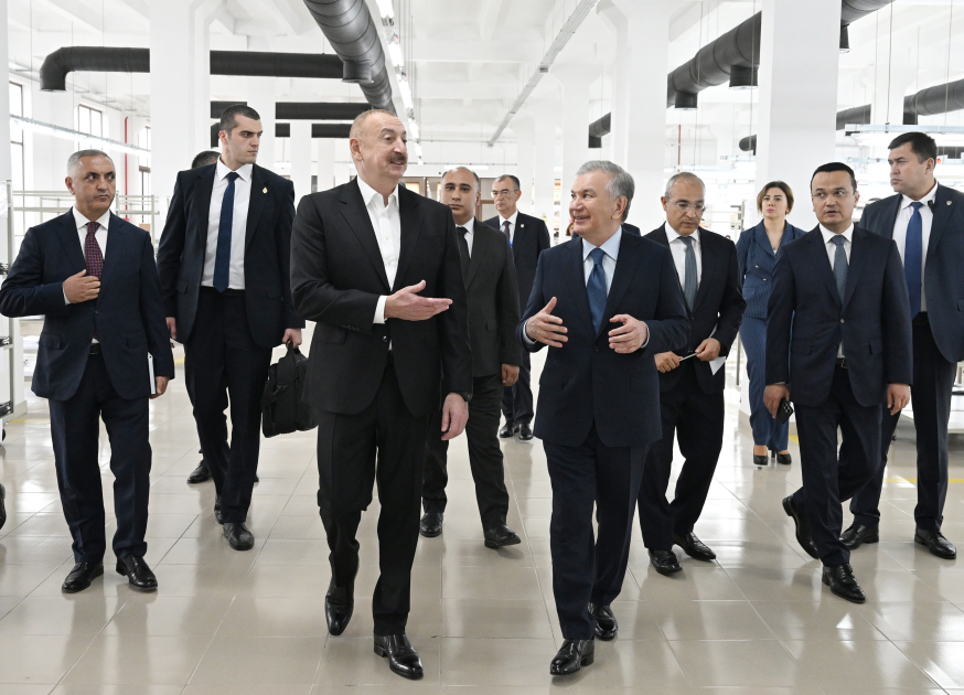Президент Ильхам Алиев и Президент Шавкат Мирзиёев ознакомились с деятельностью швейной фабрики Businesstex JV в Ханкенди (ФОТО/ВИДЕО)