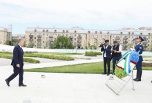 Президент Узбекистана Шавкат Мирзиёев посетил Парк Победы в Баку (ФОТО)