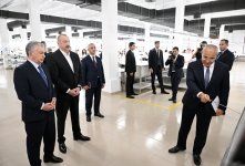 Президент Ильхам Алиев и Президент Шавкат Мирзиёев ознакомились с деятельностью швейной фабрики Businesstex JV в Ханкенди (ФОТО/ВИДЕО)