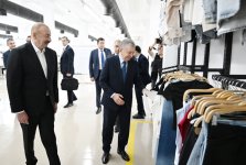 Президент Ильхам Алиев и Президент Шавкат Мирзиёев ознакомились с деятельностью швейной фабрики Businesstex JV в Ханкенди (ФОТО/ВИДЕО)