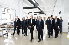 Президент Ильхам Алиев и Президент Шавкат Мирзиёев ознакомились с деятельностью швейной фабрики Businesstex JV в Ханкенди (ФОТО/ВИДЕО)