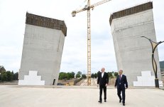Президент Ильхам Алиев ознакомился с проводимыми строительными работами в Парке Победы в Ханкенди (ФОТО/ВИДЕО)