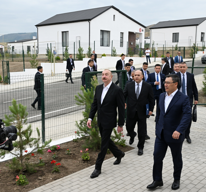 Президент Ильхам Алиев и Президент Садыр Жапаров приняли участие в открытии 1-го этапа села Хыдырлы Агдамского района (ФОТО/ВИДЕО)