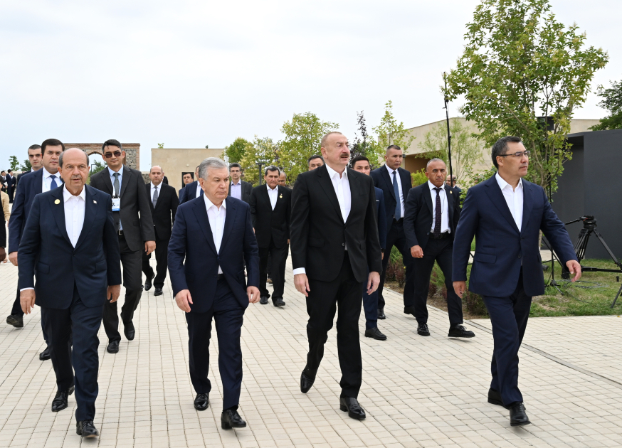 Президент Ильхам Алиев и участники 17-го Саммита ОЭС посмотрели шоу карабахских скакунов «Победа» в комплексе «Имарет» в Агдаме (ФОТО/ВИДЕО)