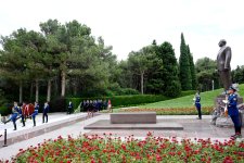 Делегация Национальной ассамблеи Пакистана почтила память великого лидера Гейдара Алиева (ФОТО)