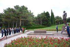Делегация Национальной ассамблеи Пакистана почтила память великого лидера Гейдара Алиева (ФОТО)
