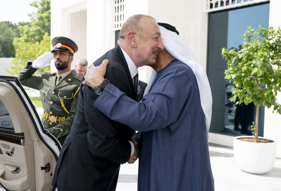 President Ilham Aliyev meets with President of United Arab Emirates in Abu Dhabi (PHOTO)