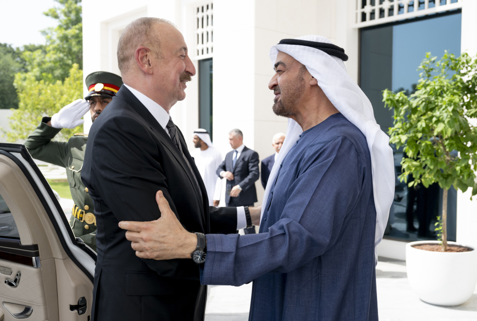 President Ilham Aliyev meets with President of United Arab Emirates in Abu Dhabi (PHOTO)