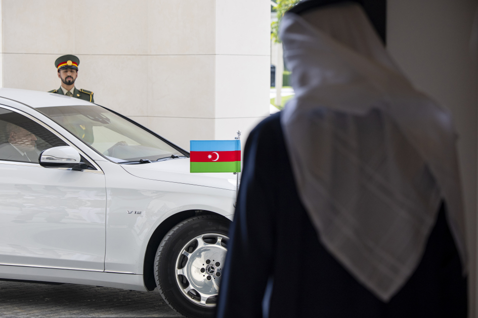President Ilham Aliyev meets with President of United Arab Emirates in Abu Dhabi (PHOTO)