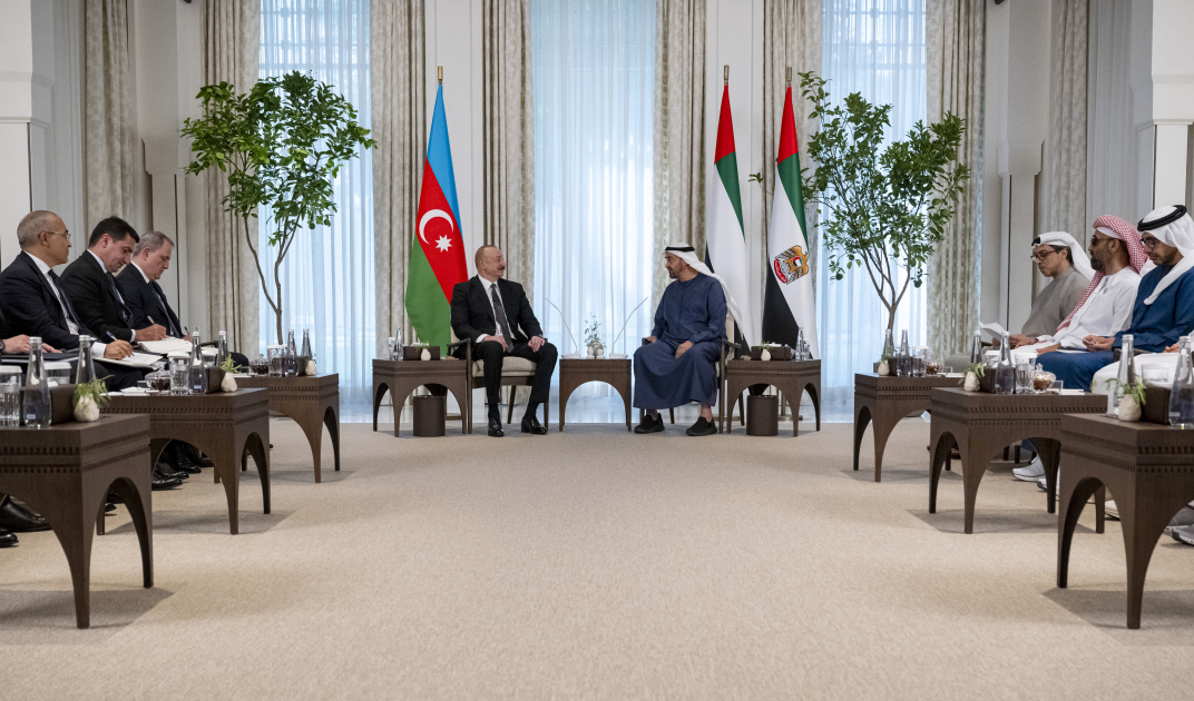 President Ilham Aliyev meets with President of United Arab Emirates in Abu Dhabi (PHOTO)