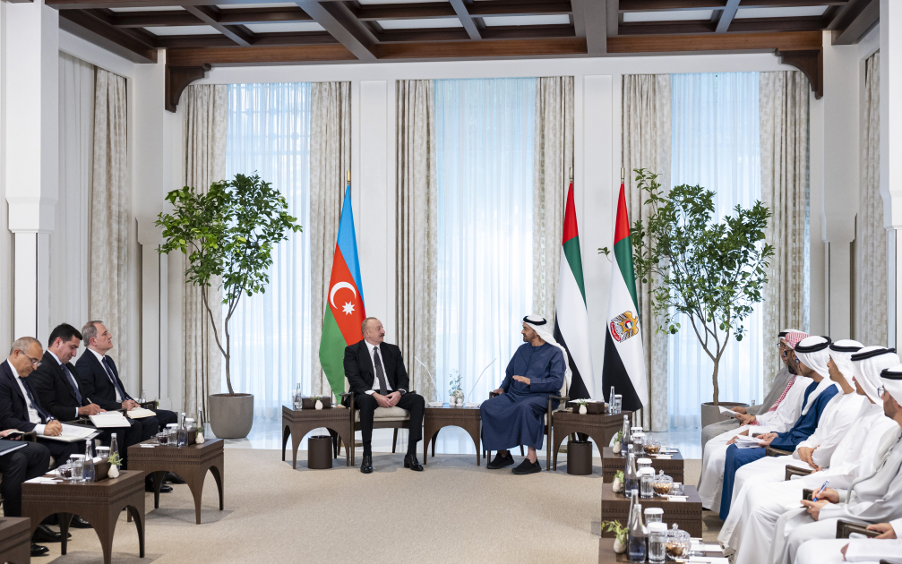 President Ilham Aliyev meets with President of United Arab Emirates in Abu Dhabi (PHOTO)
