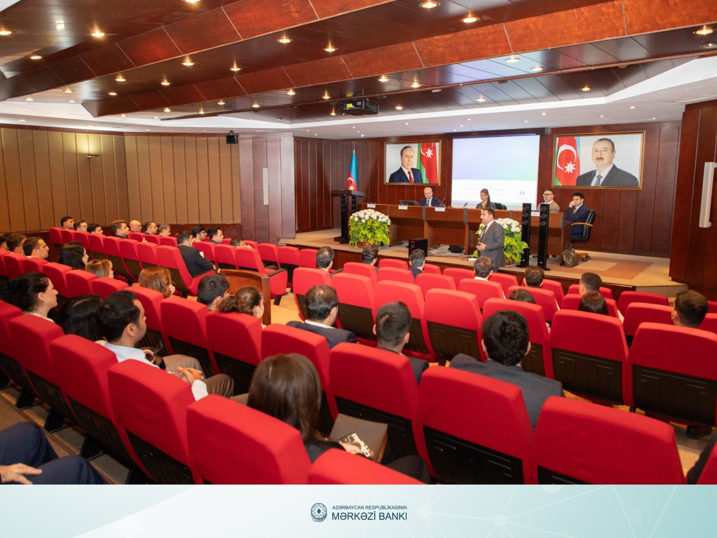 EBRD presents floating-rate bonds at Azerbaijan’s Central Bank (PHOTO)