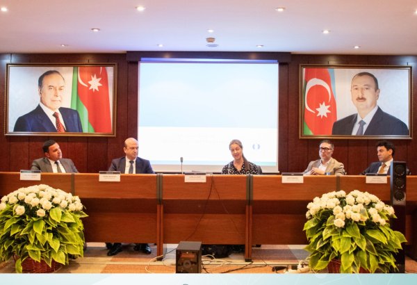 EBRD presents floating-rate bonds at Azerbaijan’s Central Bank (PHOTO)