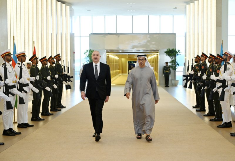 President Ilham Aliyev arrives in UAE for working visit (PHOTO)