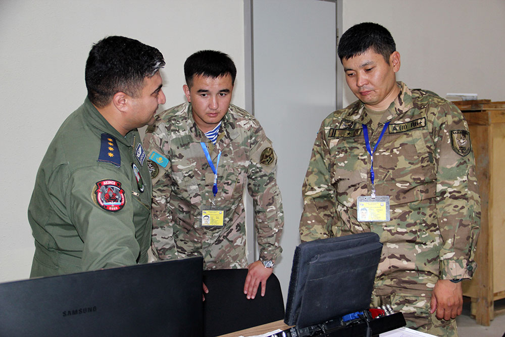 Azerbaijani, Kazakh servicemen diving into novel flight-tactical drills (PHOTO/VIDEO)