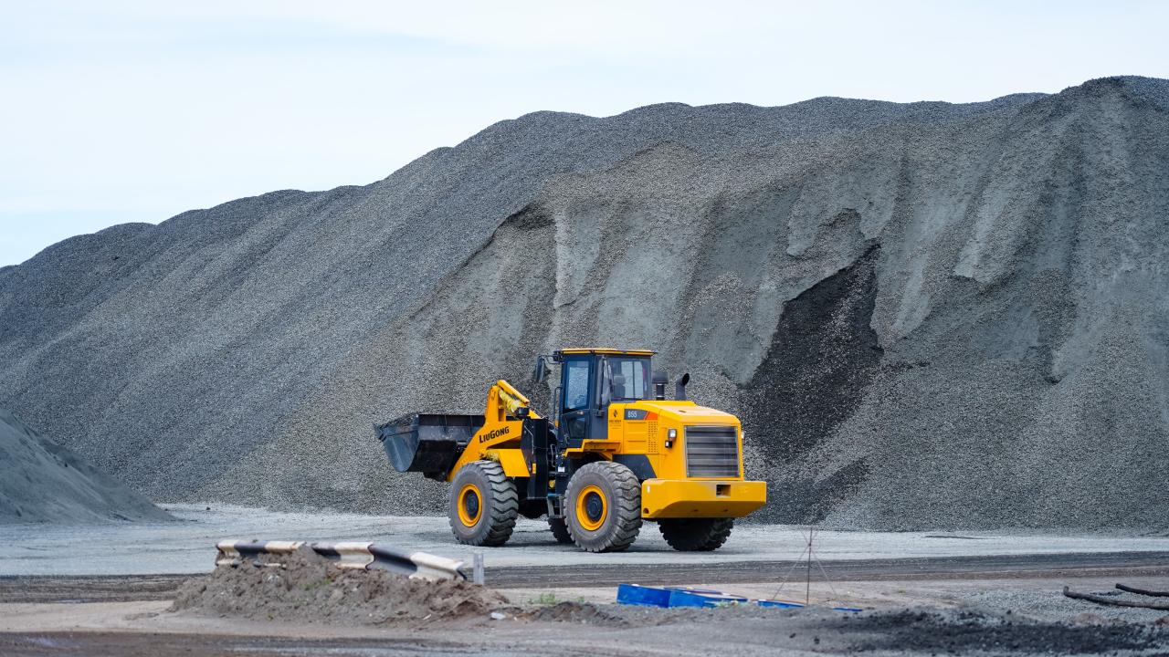 Kazakhstan approves road-building plan using technogenic mineral deposits