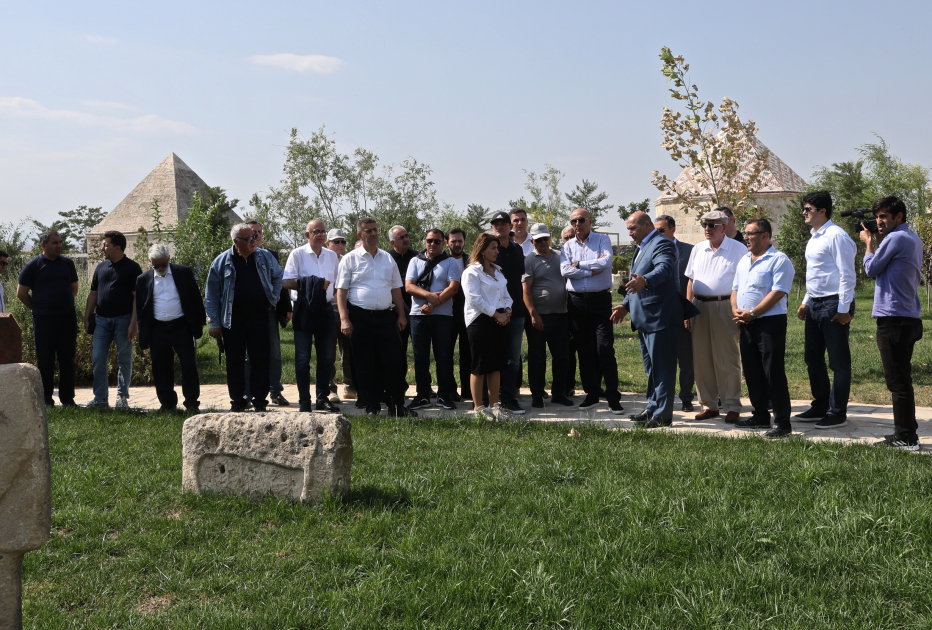 Azerbaijani political party chiefs explore Aghdam’s progress (PHOTO)