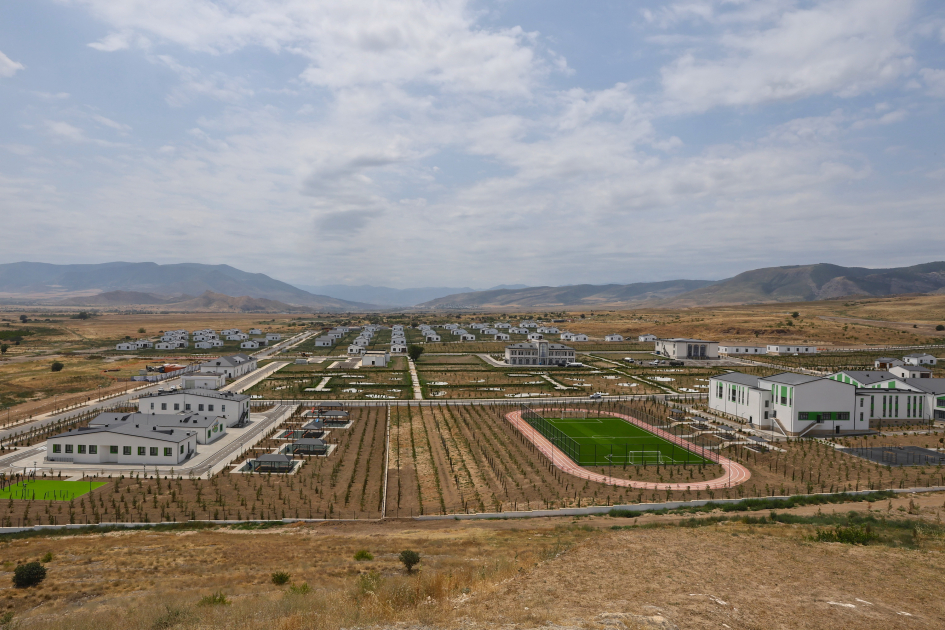 Azerbaijani political party chiefs explore Aghdam’s progress (PHOTO)