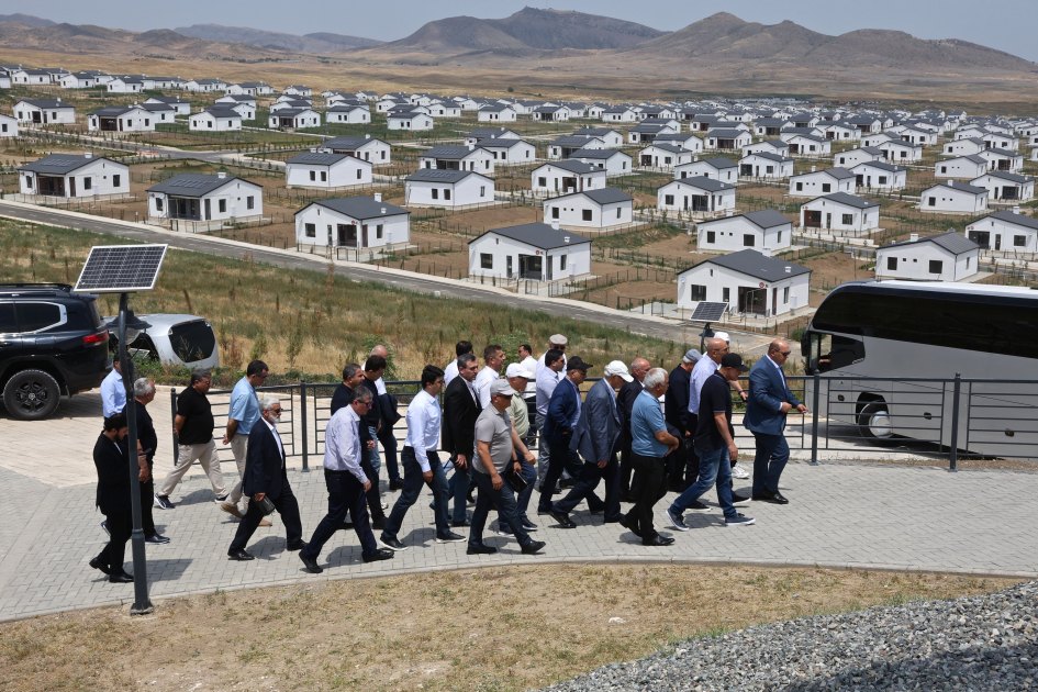 Azerbaijani political party chiefs explore Aghdam’s progress (PHOTO)
