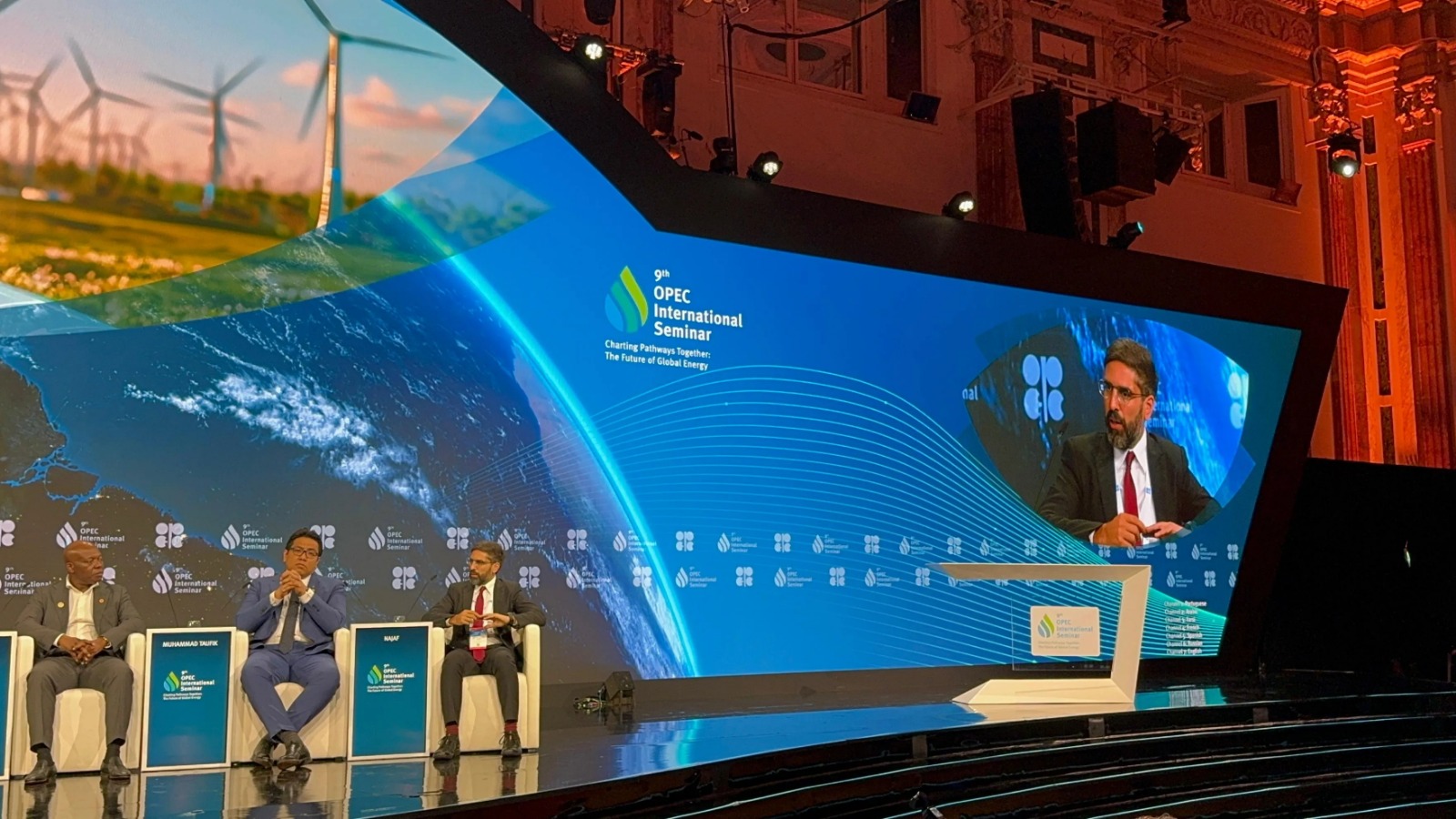 SOCAR chief represents Azerbaijan at 9th OPEC Int'l seminar in Vienna (PHOTO)